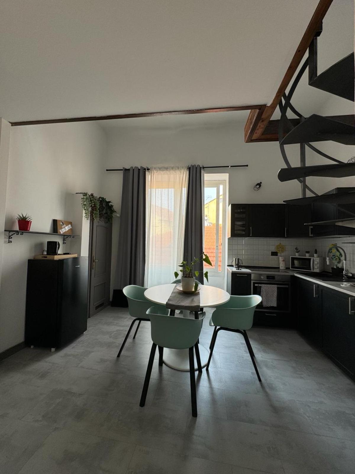 Casa Vacanza A 100 Metri Dal Mare Империя Экстерьер фото